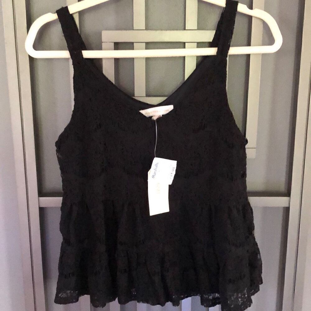 NWT Monteau Marshalls black lace cropped top S